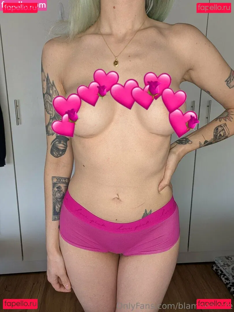 blamevalerie Onlyfans Photo Gallery 
