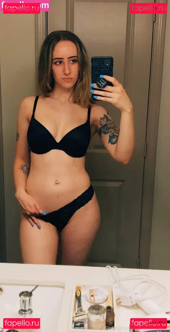 blamevalerie Onlyfans Photo Gallery 