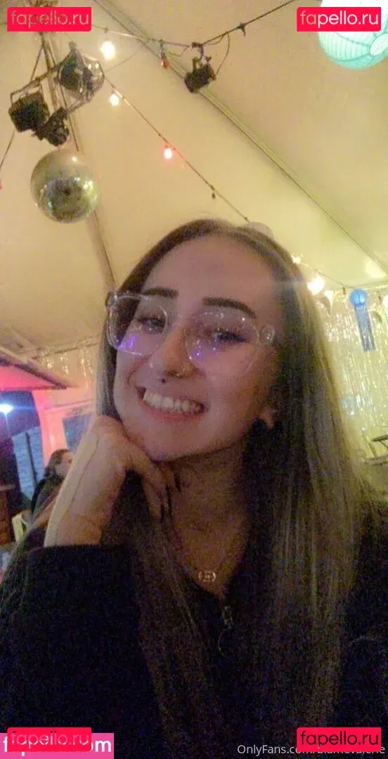 blamevalerie Onlyfans Photo Gallery 