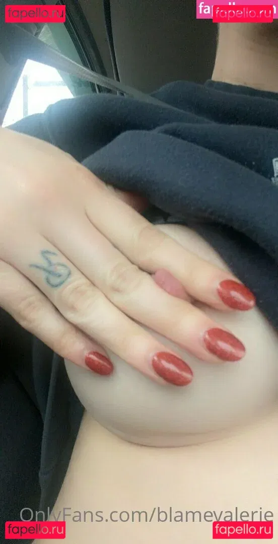 blamevalerie Onlyfans Photo Gallery 
