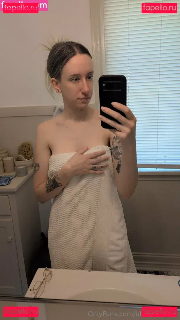 blamevalerie Onlyfans Photo Gallery 