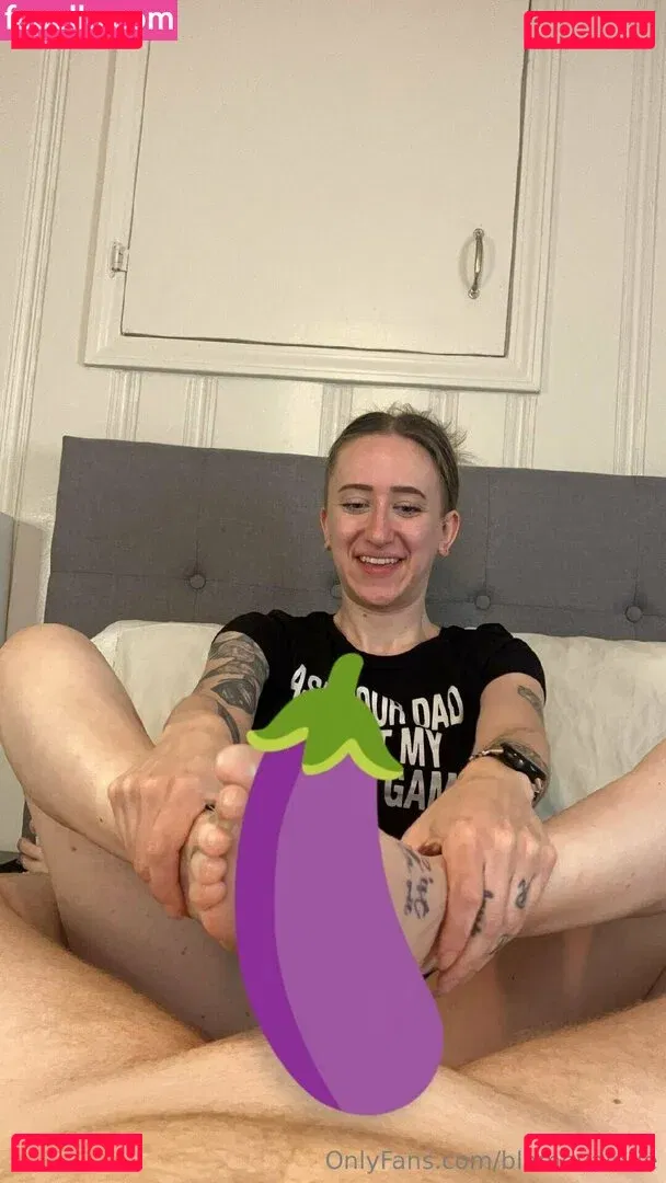 blamevalerie Onlyfans Photo Gallery 