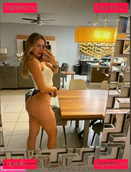 QT Lux Onlyfans Photo Gallery 