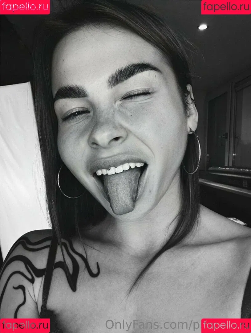 poly_luna Onlyfans Photo Gallery 