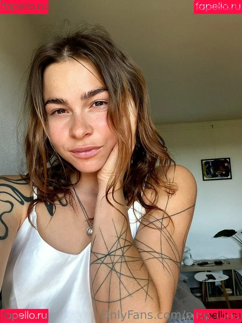 poly_luna Onlyfans Photo Gallery 