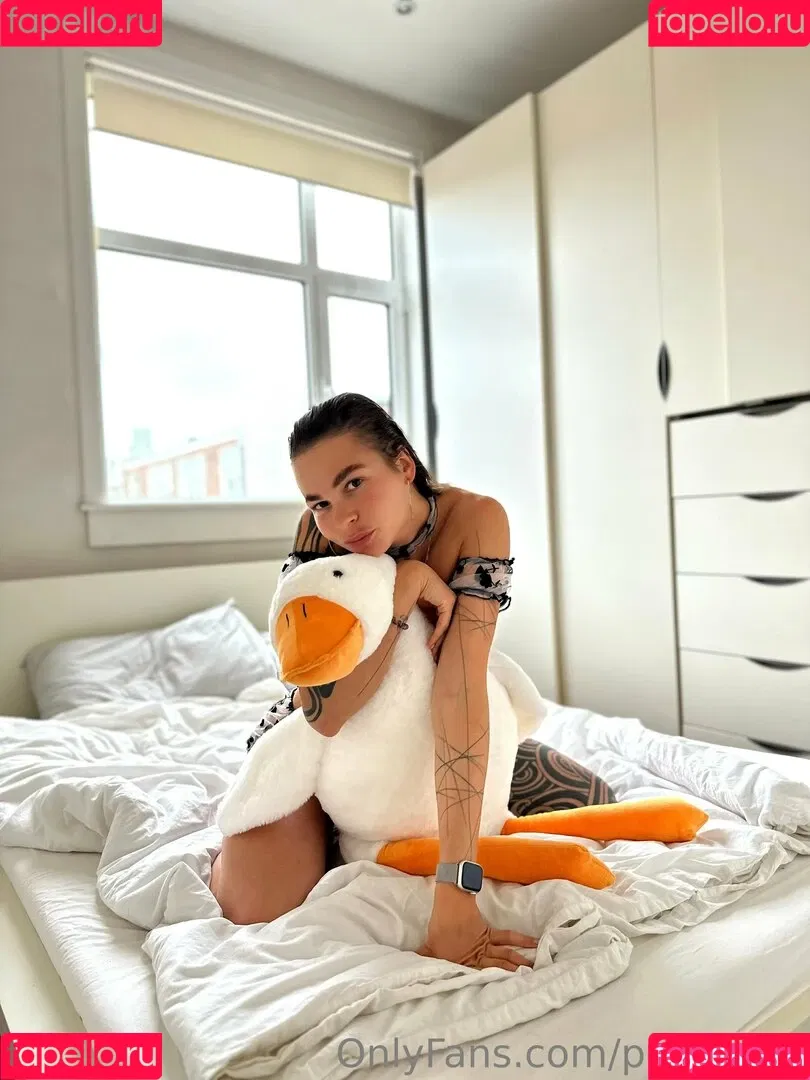 poly_luna Onlyfans Photo Gallery 
