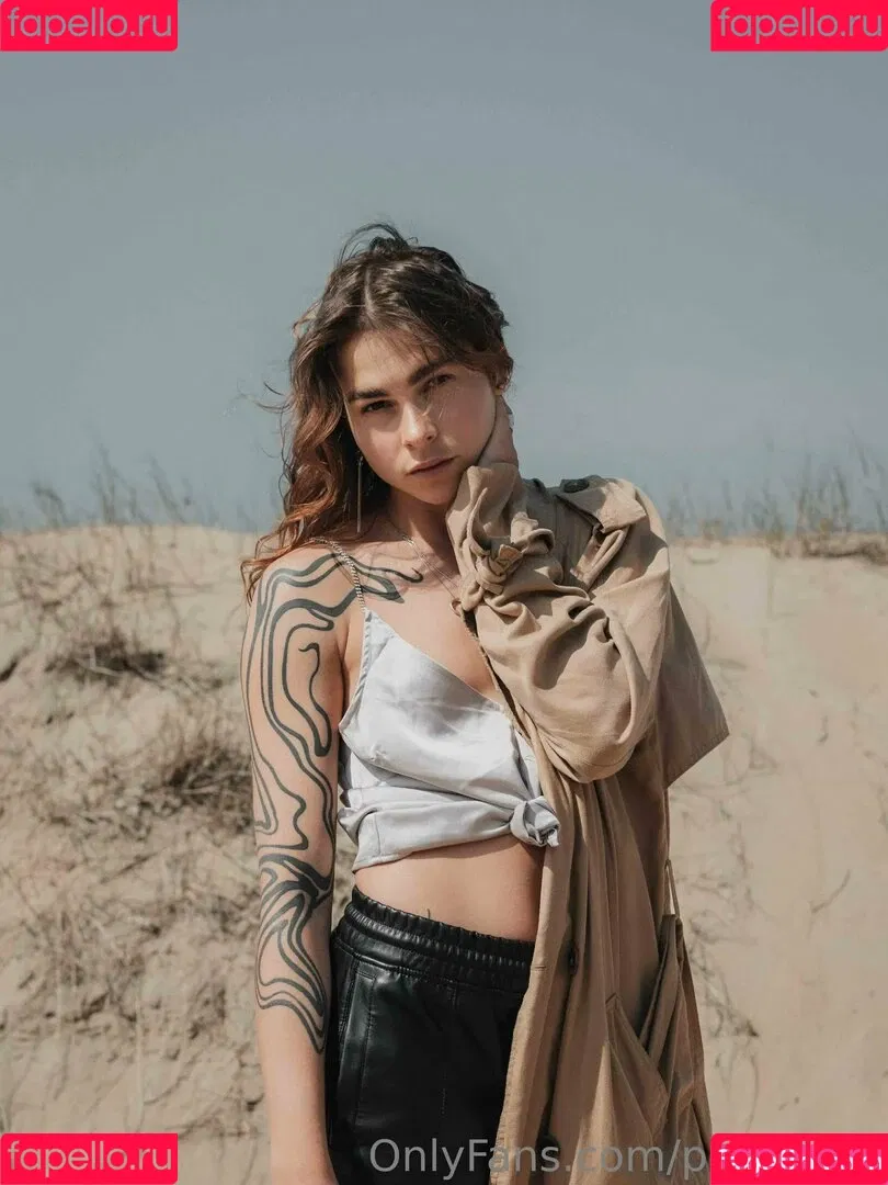 poly_luna Onlyfans Photo Gallery 