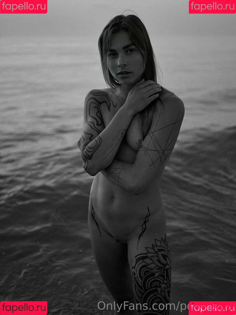 poly_luna Onlyfans Photo Gallery 