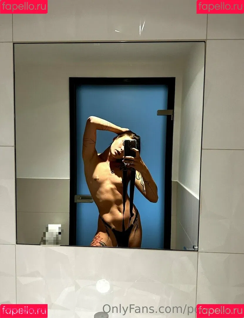 poly_luna Onlyfans Photo Gallery 