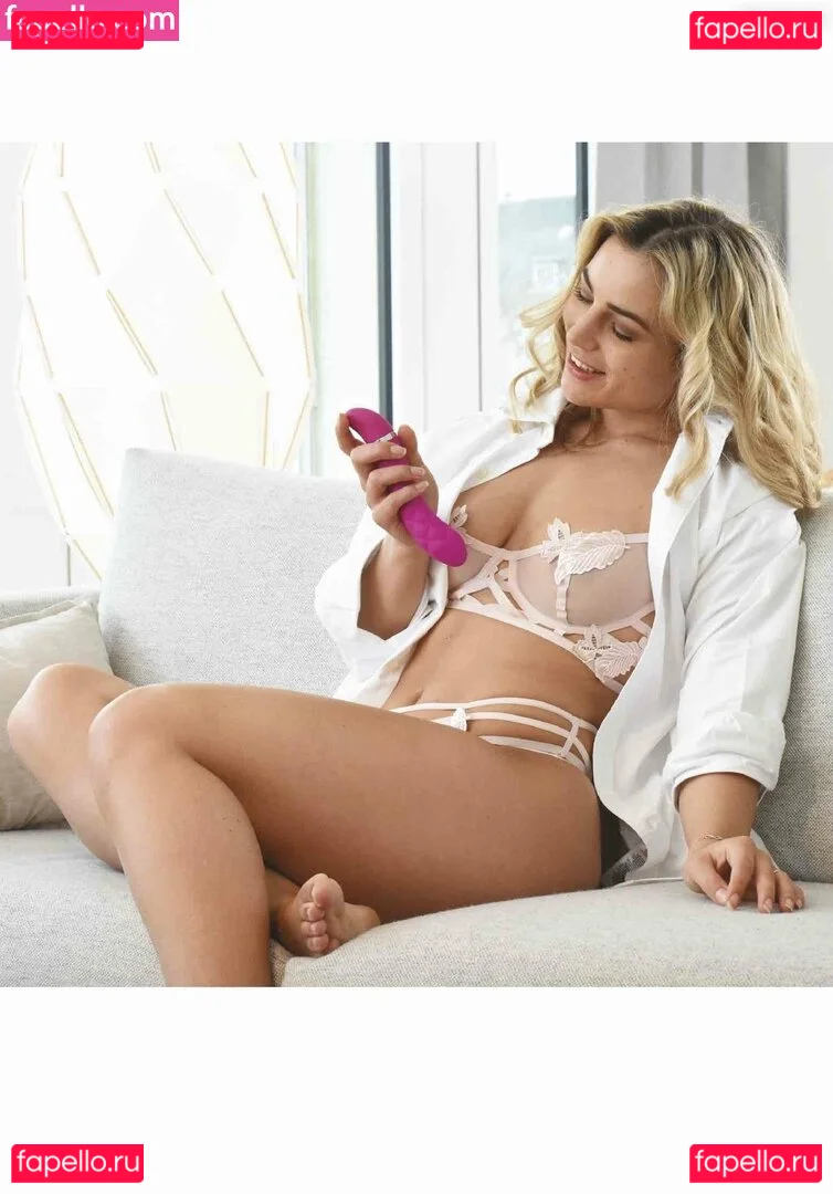 Viktoria Fischer Onlyfans Photo Gallery 