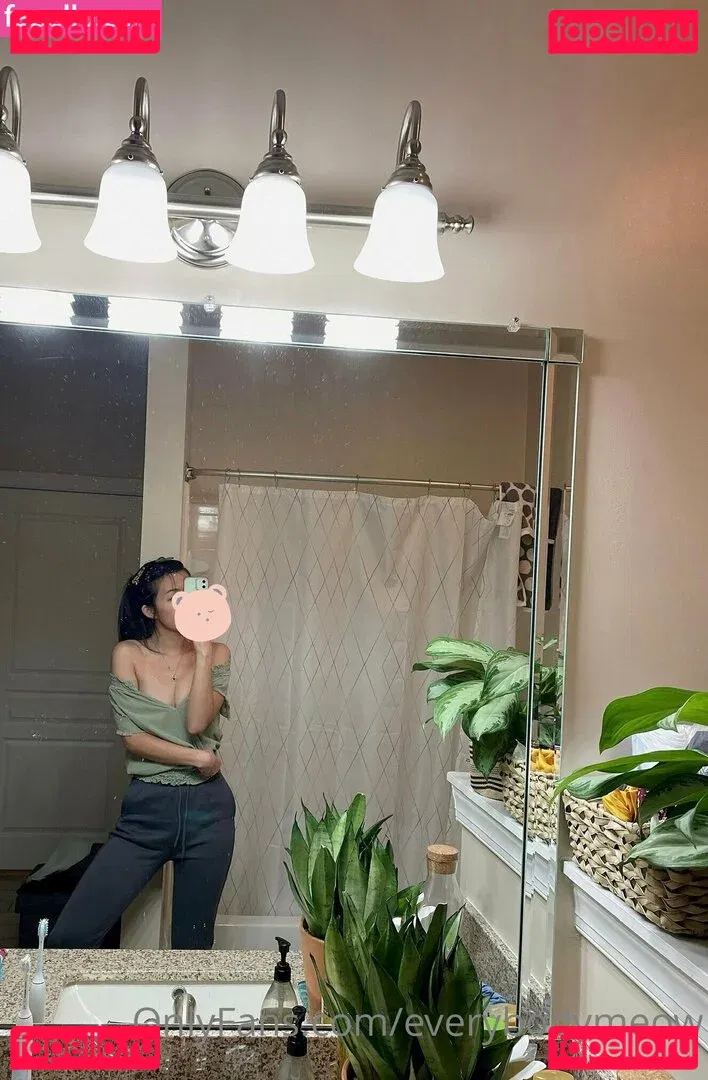 everybodymeow Onlyfans Photo Gallery 