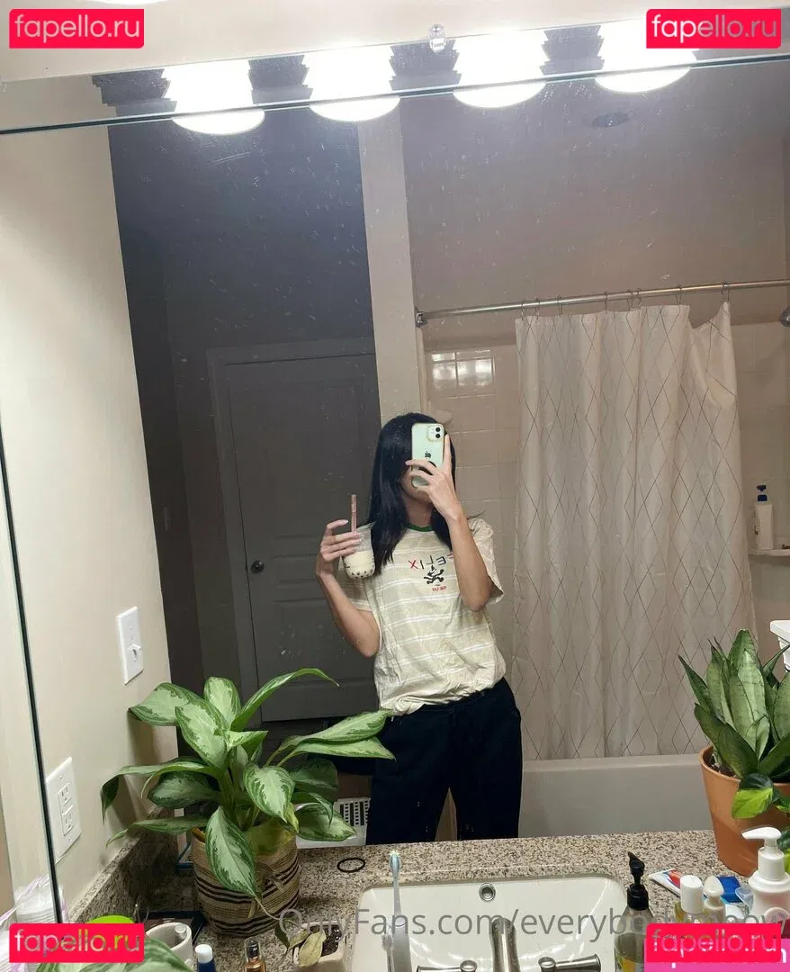 everybodymeow Onlyfans Photo Gallery 