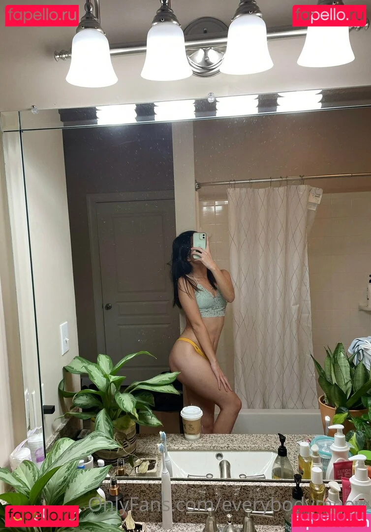 everybodymeow Onlyfans Photo Gallery 