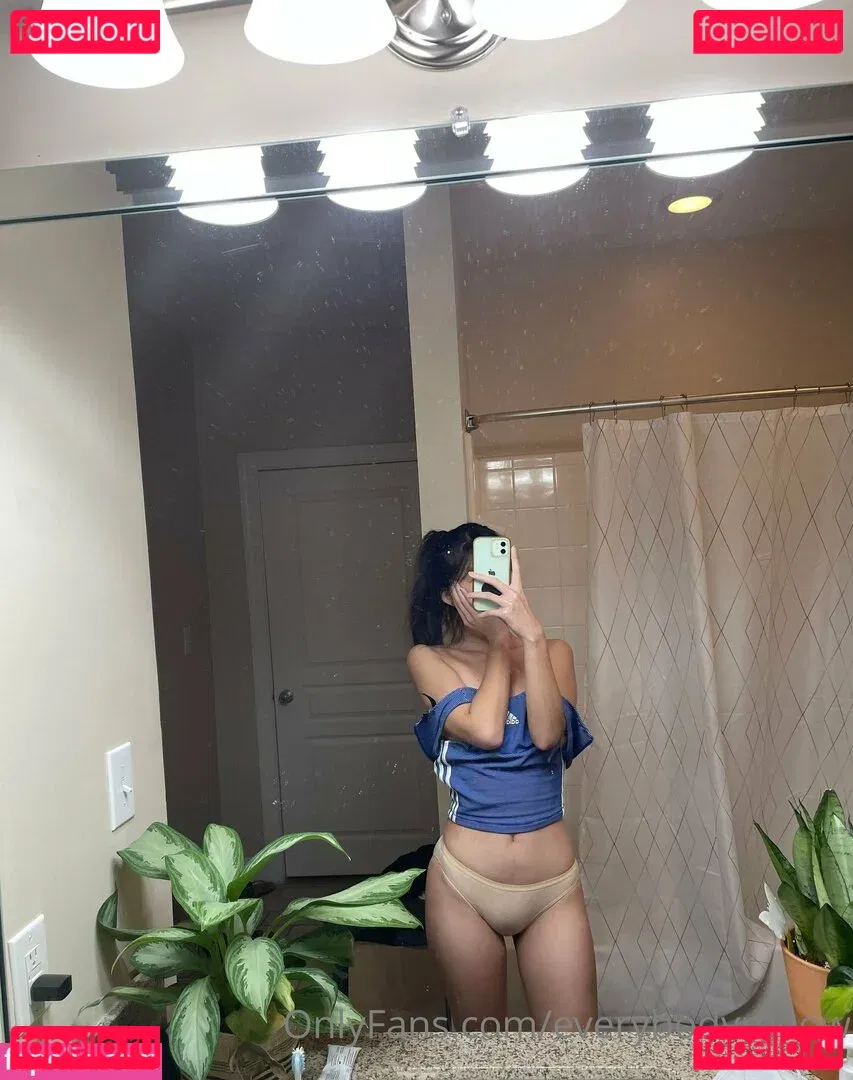 everybodymeow Onlyfans Photo Gallery 