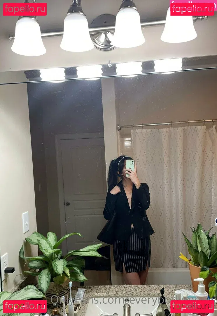 everybodymeow Onlyfans Photo Gallery 