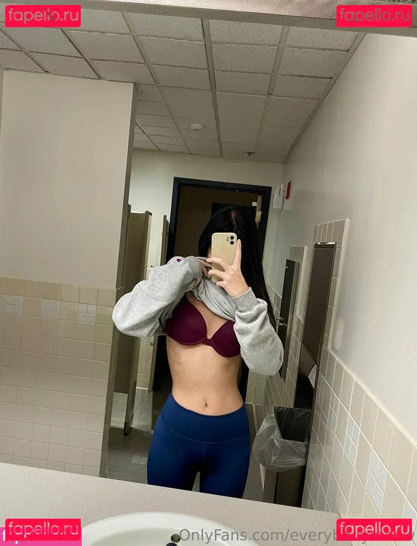 everybodymeow Onlyfans Photo Gallery 