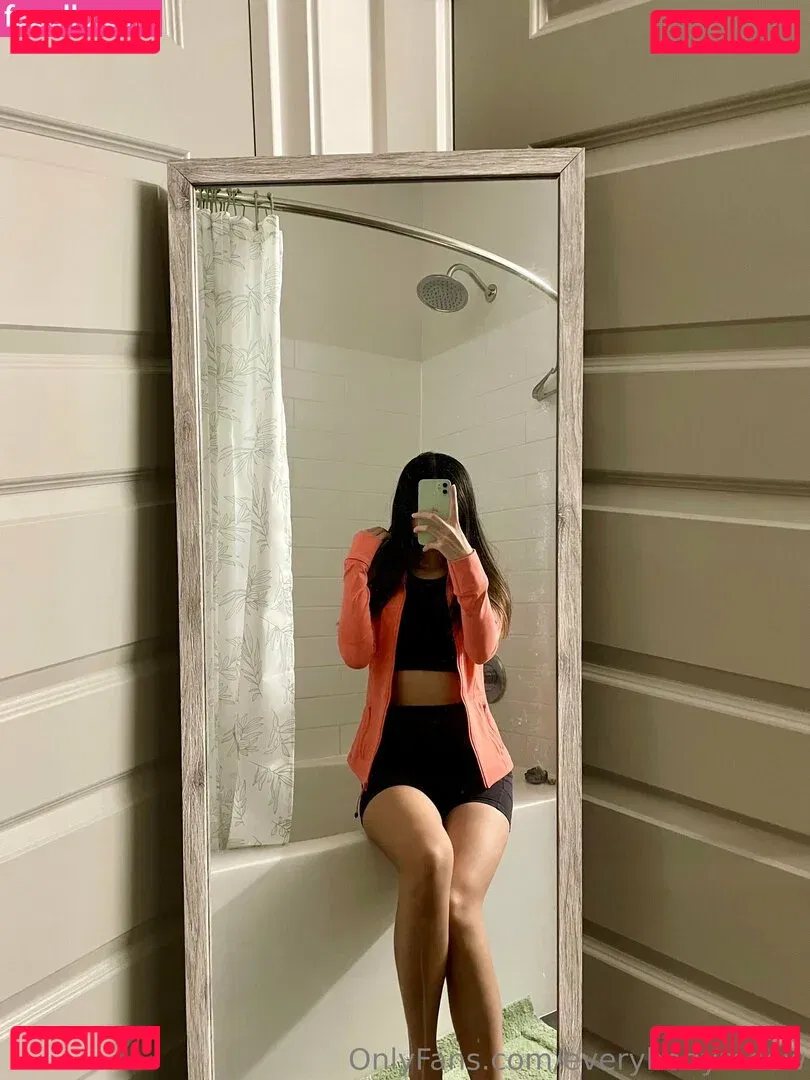 everybodymeow Onlyfans Photo Gallery 