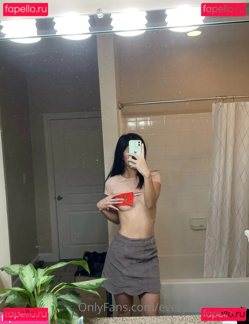 everybodymeow Onlyfans Photo Gallery 