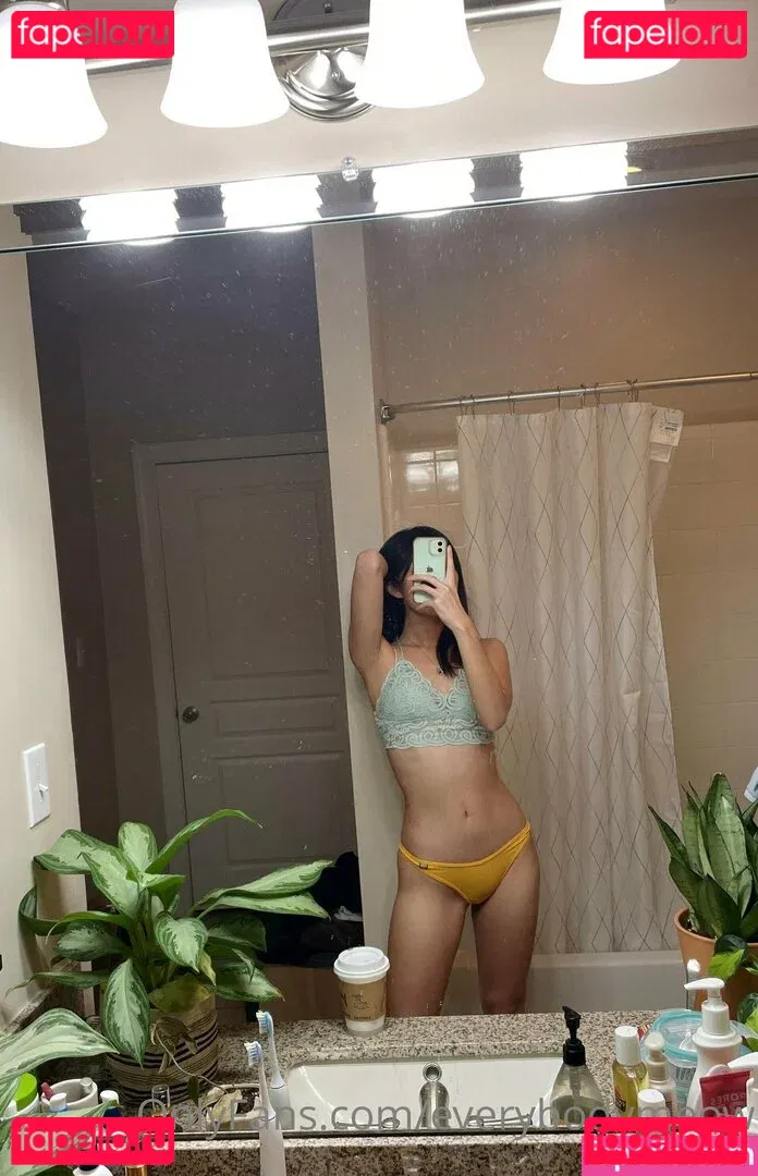 everybodymeow Onlyfans Photo Gallery 