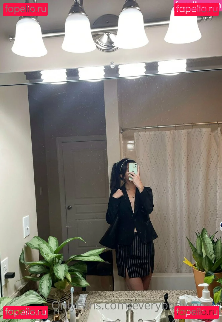 everybodymeow Onlyfans Photo Gallery 