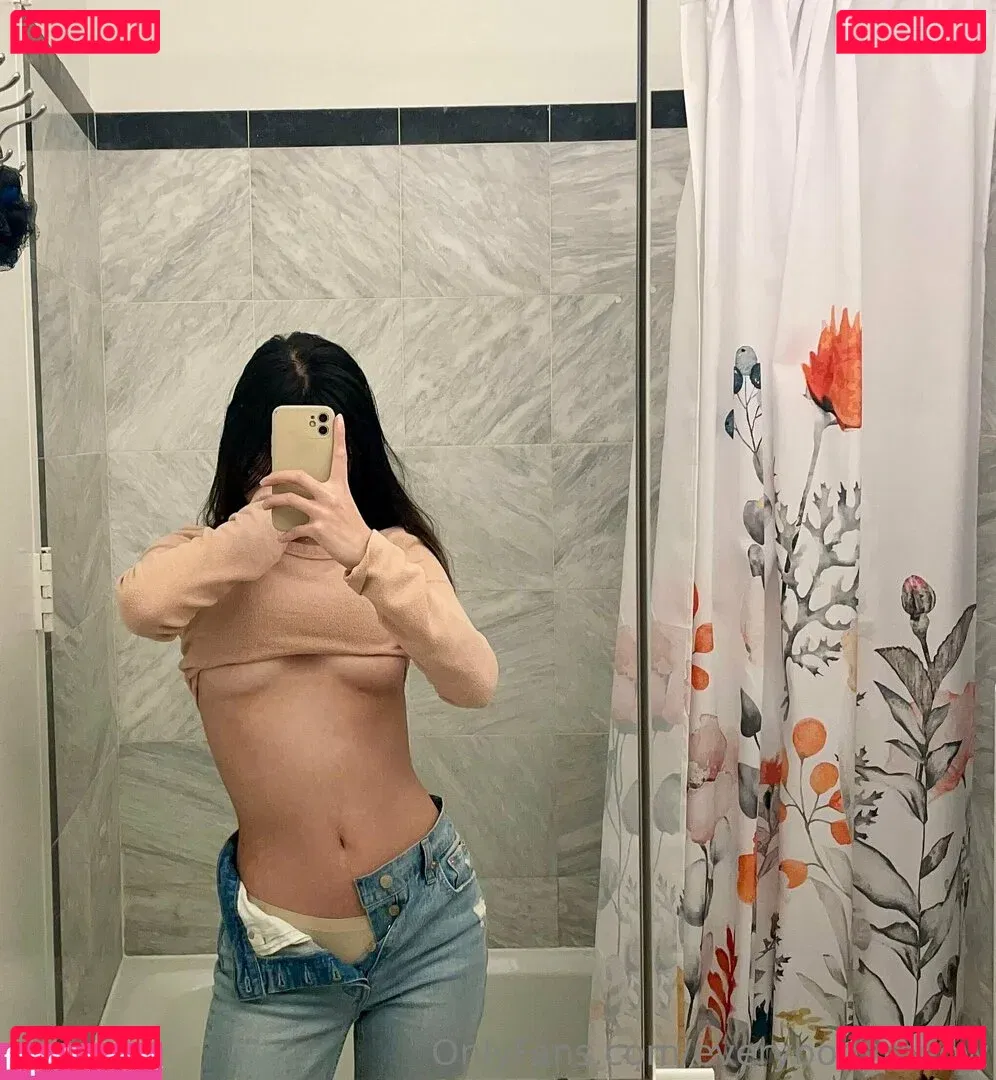 everybodymeow Onlyfans Photo Gallery 