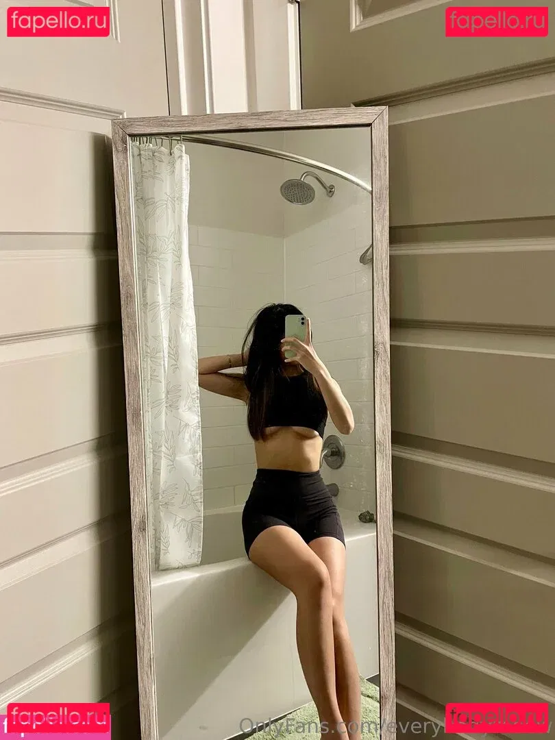 everybodymeow Onlyfans Photo Gallery 