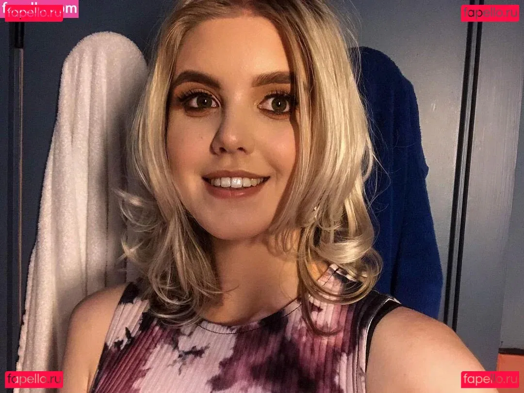 HoxieLoxie Onlyfans Photo Gallery 