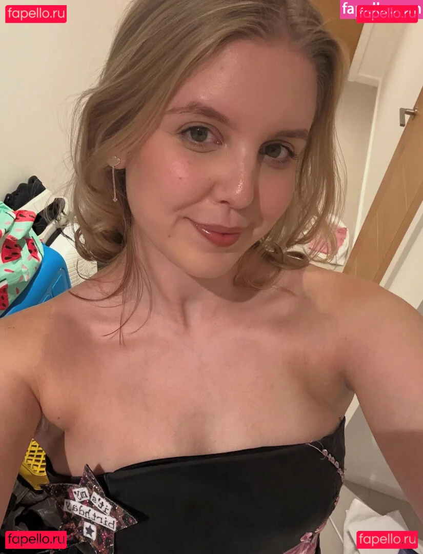 HoxieLoxie Onlyfans Photo Gallery 