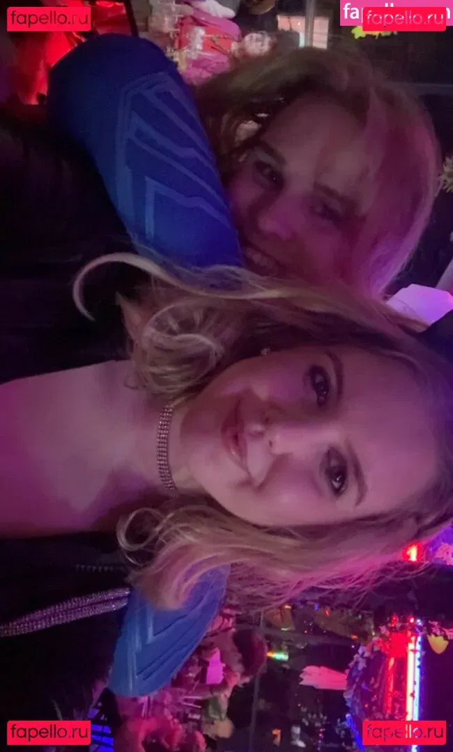 HoxieLoxie Onlyfans Photo Gallery 