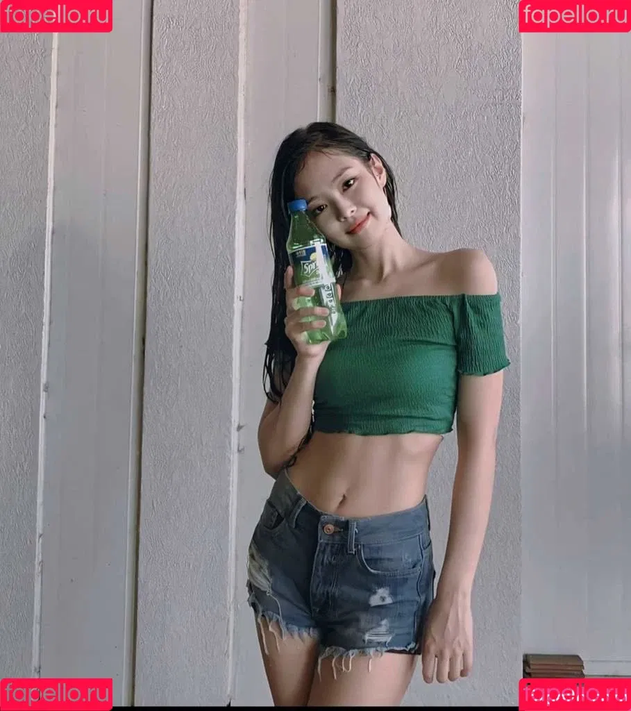 Rosé Onlyfans Photo Gallery 