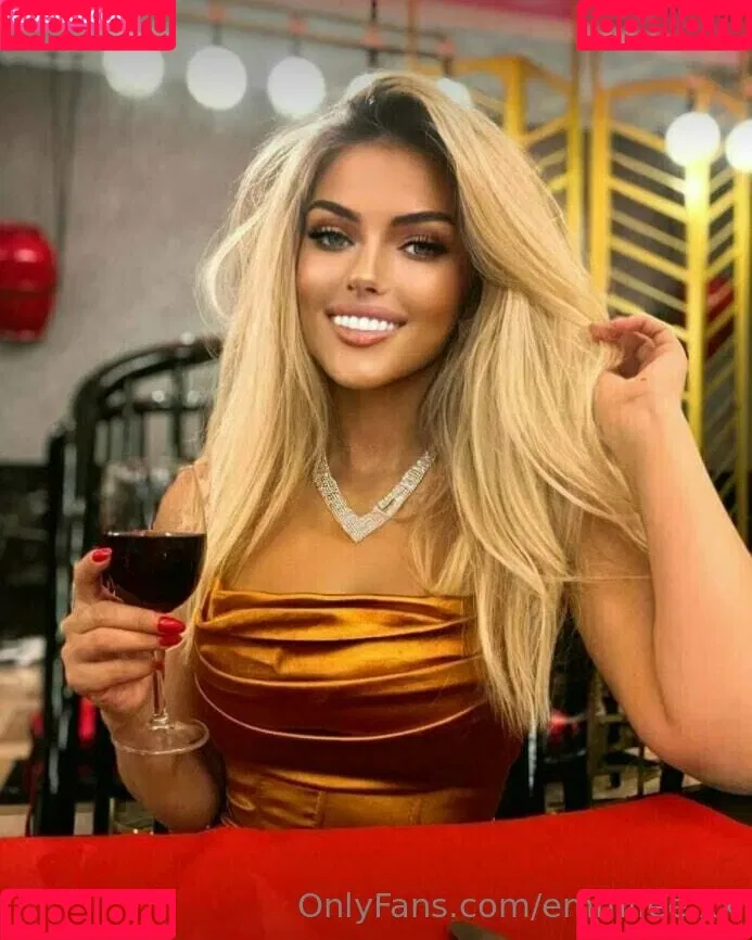 emmilee.xx Onlyfans Photo Gallery 