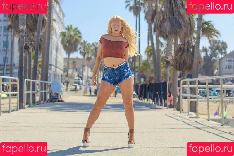 Nikkita Lyons Onlyfans Photo Gallery 