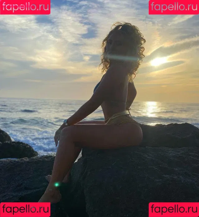 Nikkita Lyons Onlyfans Photo Gallery 