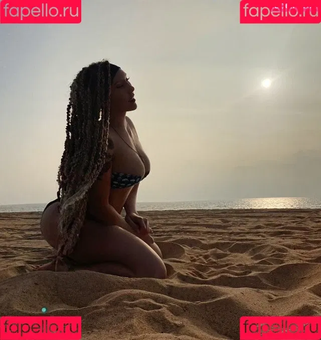 Nikkita Lyons Onlyfans Photo Gallery 