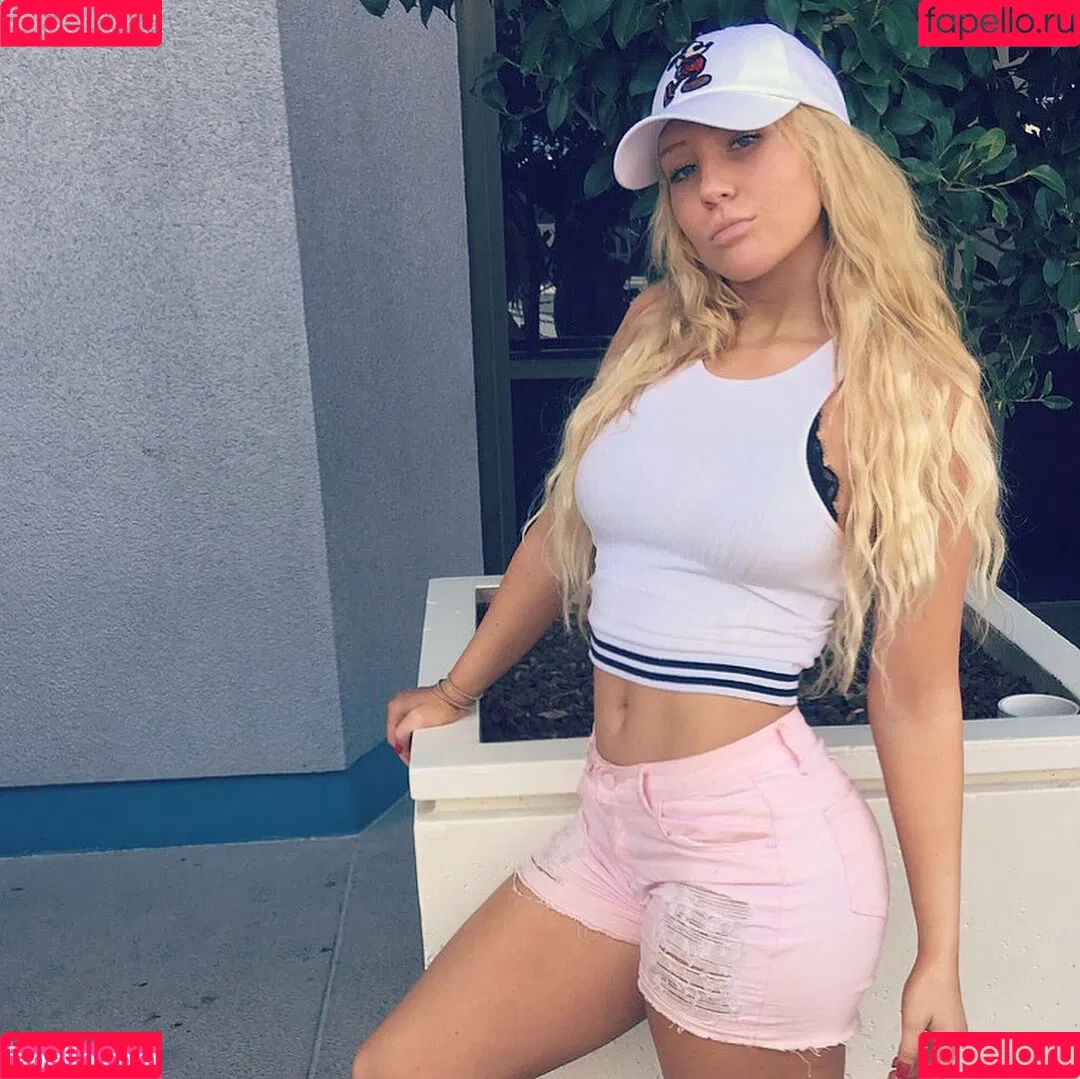 Nikkita Lyons Onlyfans Photo Gallery 