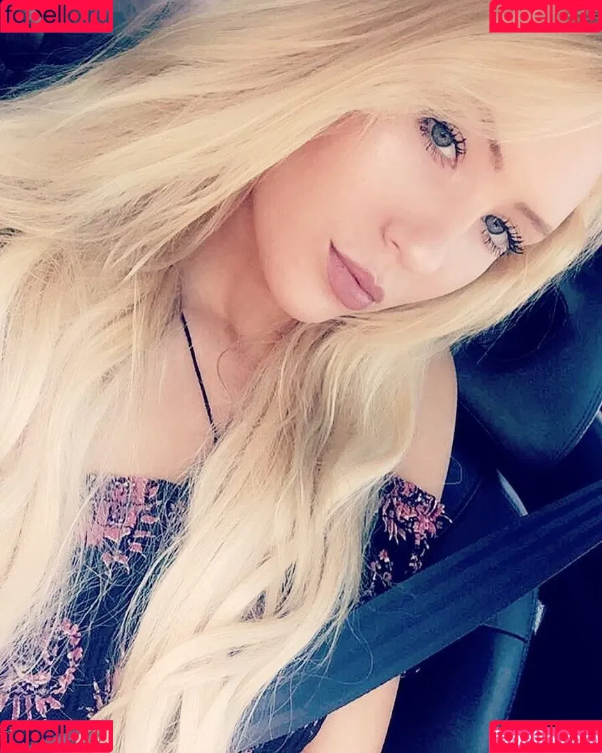 Nikkita Lyons Onlyfans Photo Gallery 