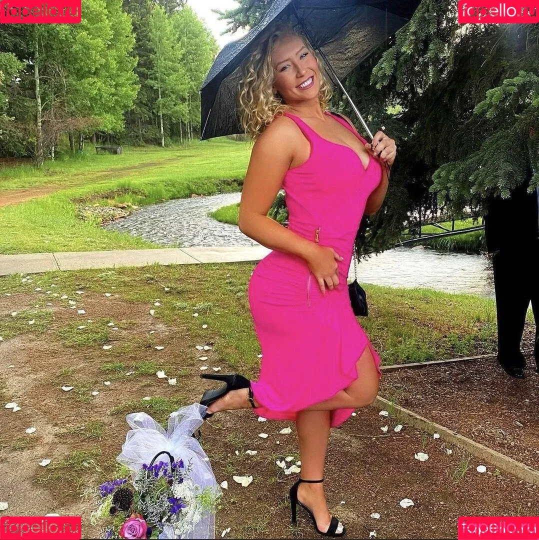 Nikkita Lyons Onlyfans Photo Gallery 