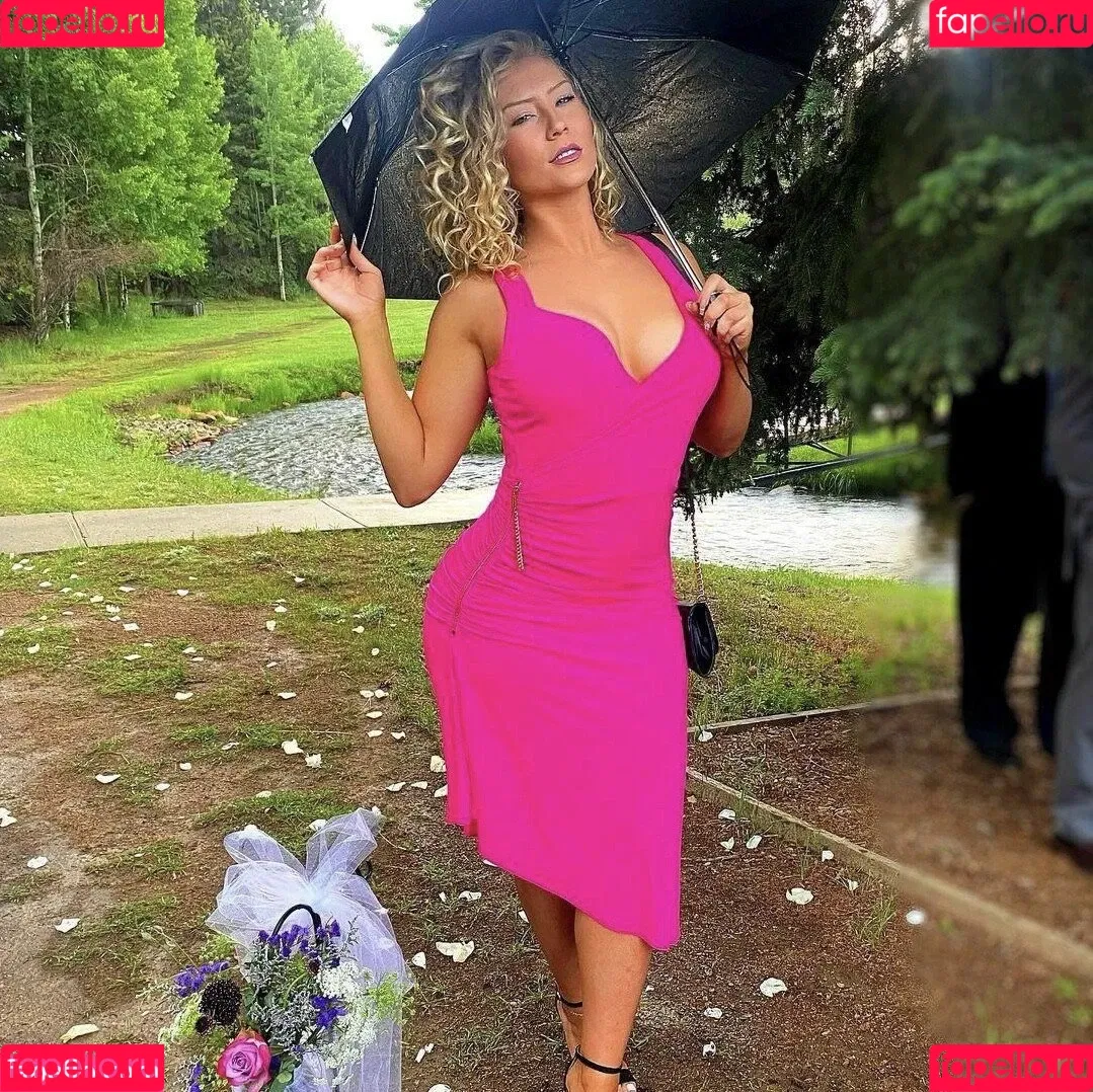 Nikkita Lyons Onlyfans Photo Gallery 