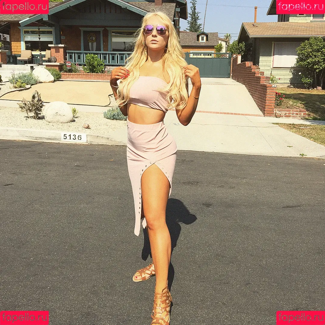 Nikkita Lyons Onlyfans Photo Gallery 
