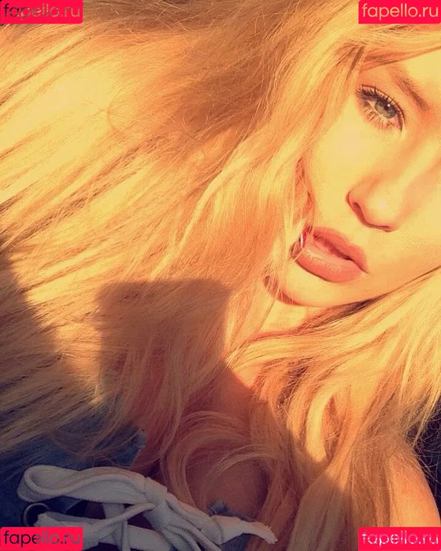 Nikkita Lyons Onlyfans Photo Gallery 