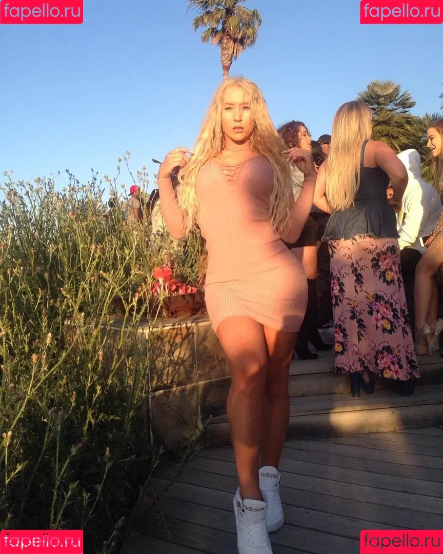 Nikkita Lyons Onlyfans Photo Gallery 