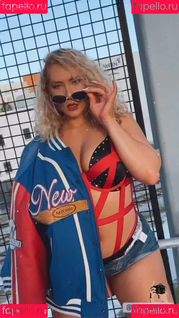 Nikkita Lyons Onlyfans Photo Gallery 