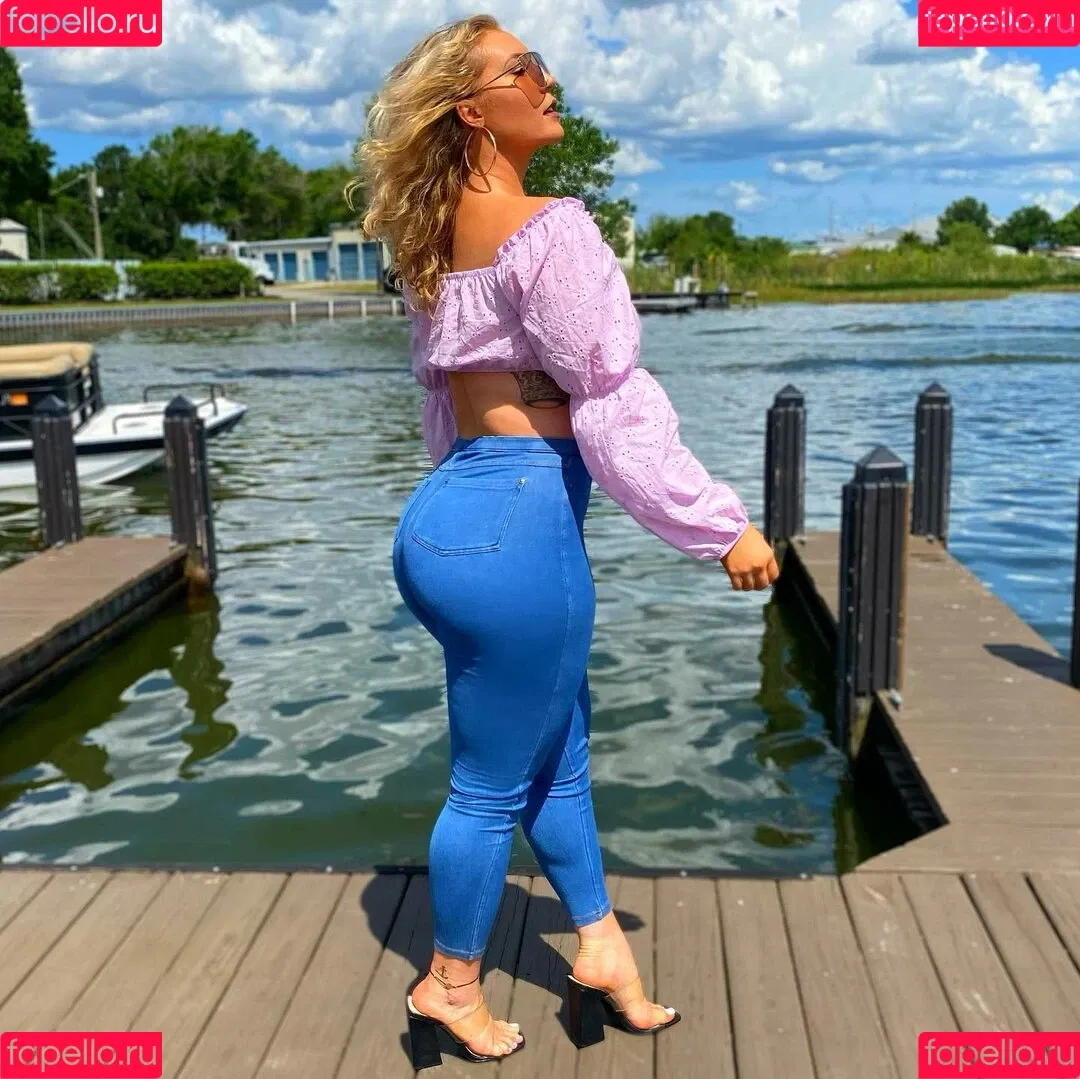 Nikkita Lyons Onlyfans Photo Gallery 