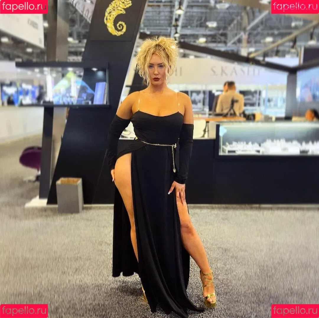 Nikkita Lyons Onlyfans Photo Gallery 