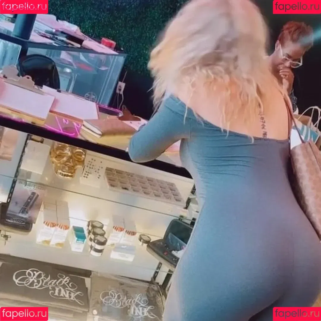 Nikkita Lyons Onlyfans Photo Gallery 