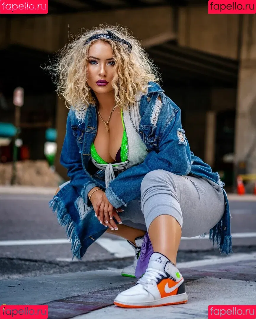 Nikkita Lyons Onlyfans Photo Gallery 