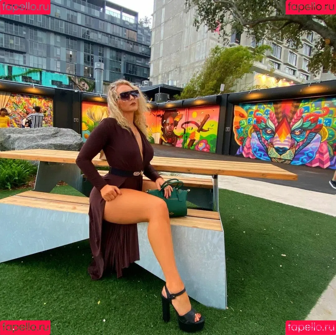 Nikkita Lyons Onlyfans Photo Gallery 