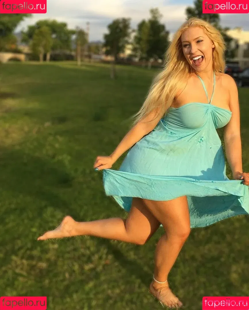 Nikkita Lyons Onlyfans Photo Gallery 