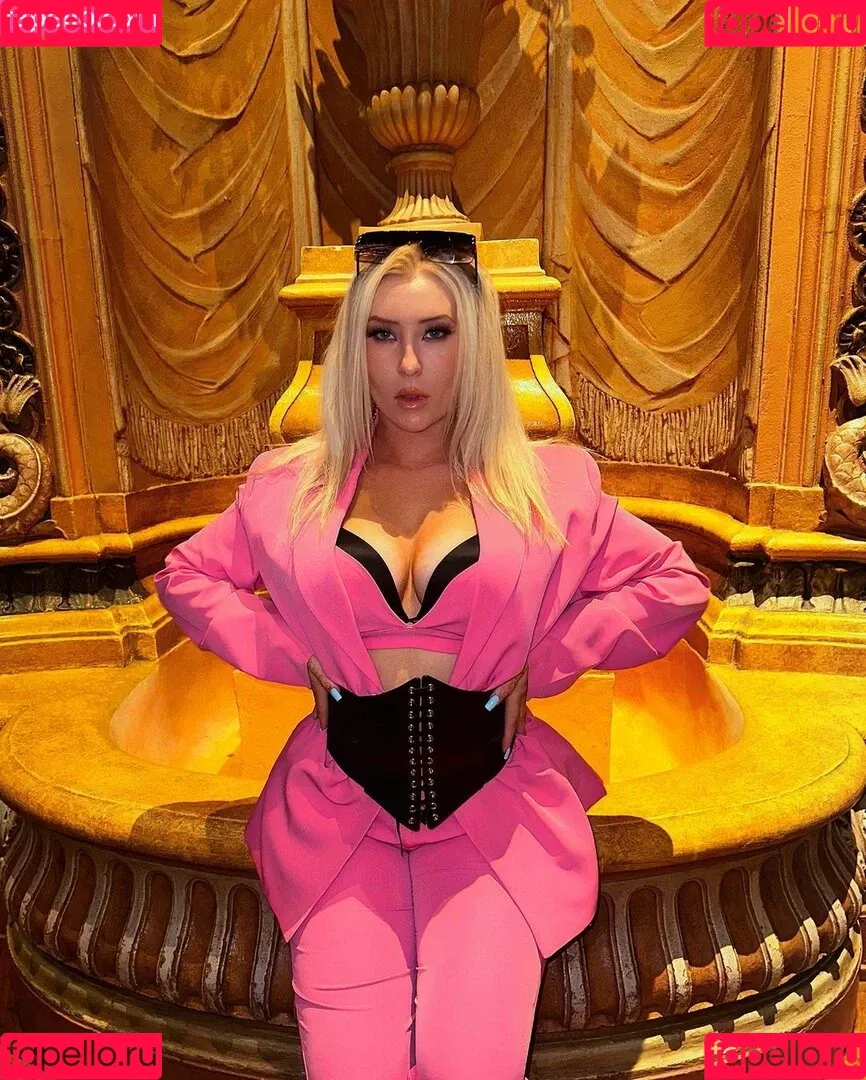 Nikkita Lyons Onlyfans Photo Gallery 