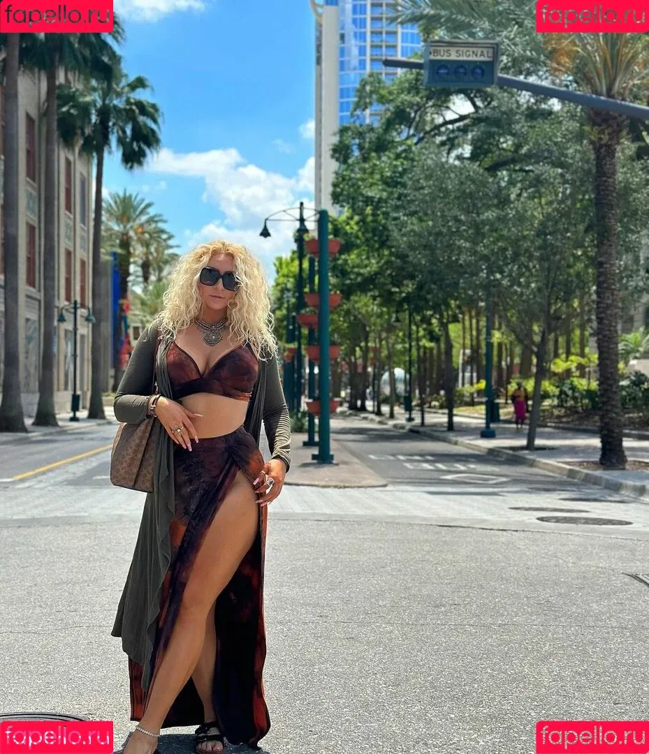 Nikkita Lyons Onlyfans Photo Gallery 